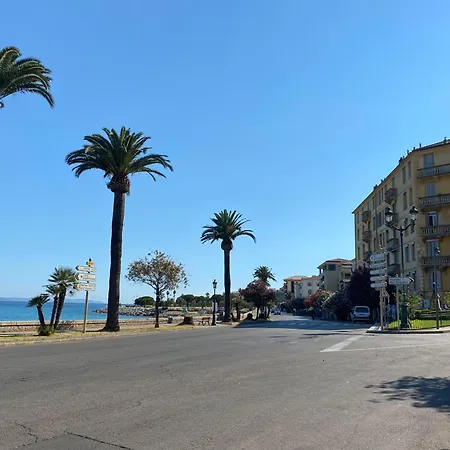 2 Pieces Place Miot, Cote Cours Apartament *