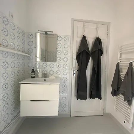 2 Pieces Place Miot, Cote Cours Apartament *